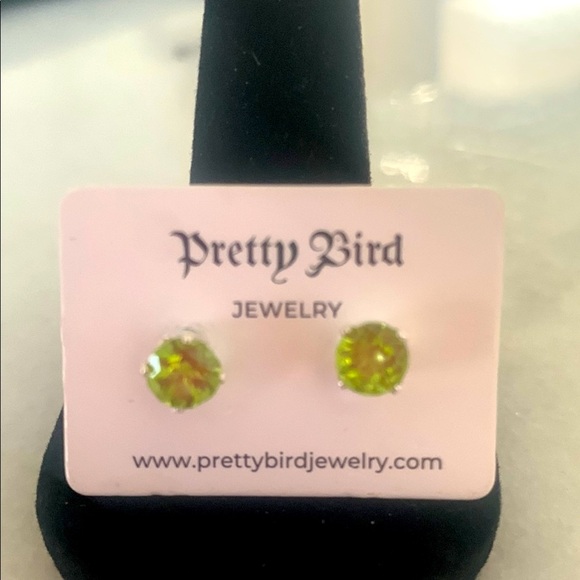 NEW Peridot Stud Earrings – Sterling Silver | August Birthstone 💚✨ GIFT BOX - Picture 2 of 4